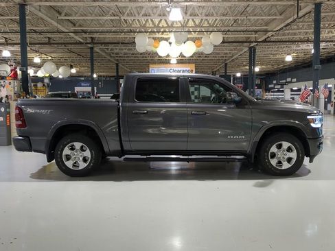 Used 2019 RAM 1500 Laramie AWD/4WD image 7