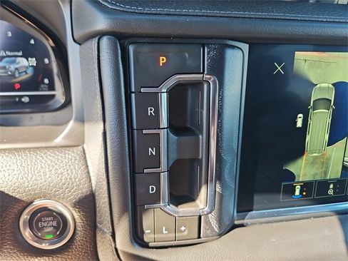 Used 2024 GMC Yukon XL Denali image 16