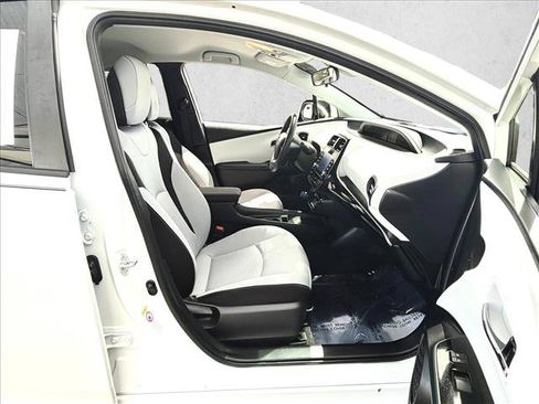 Certified 2022 Toyota Prius LE FWD image 14
