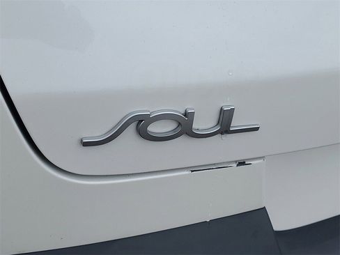 Used 2022 Kia Soul LX image 27