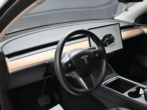 Used 2023 Tesla Model Y Long Range AWD/4WD image 30