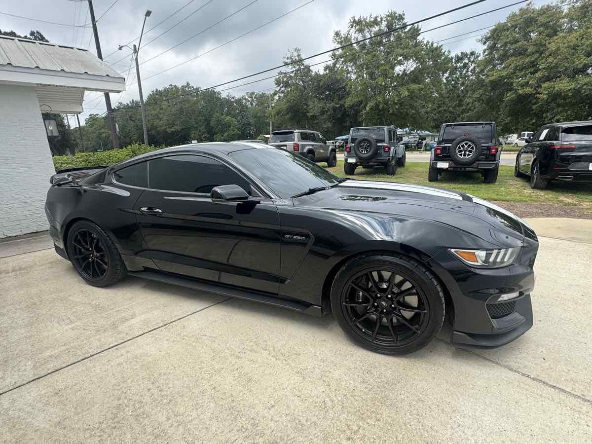 Used 2020 Ford Mustang Shelby GT350 w/ Technology Package RWD image 4