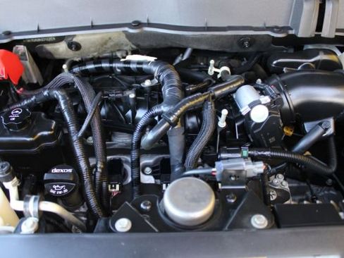 Used 2017 Chevrolet Traverse LT w/ Style and Technology Package image 19