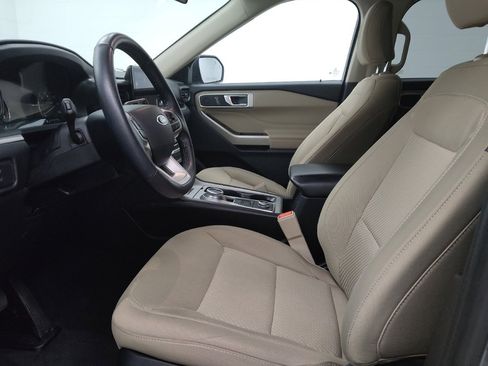 Used 2022 Ford Explorer XLT image 17