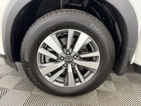 Certified 2023 Nissan Pathfinder SL w/ Lighting Package (N92) image 14