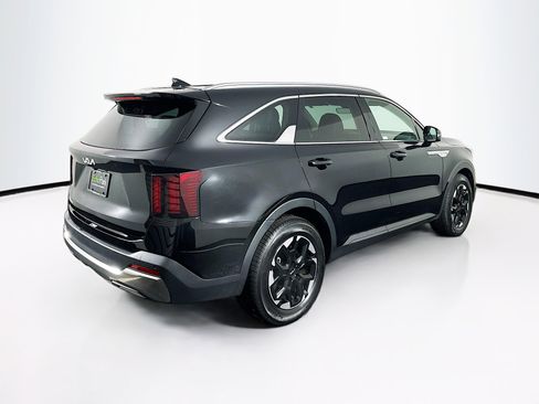 Used 2024 Kia Sorento S image 9