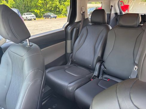 Used 2026 Kia Carnival FWD image 37