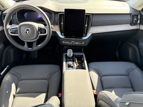 Used 2025 Volvo XC90 B6 Plus image 30