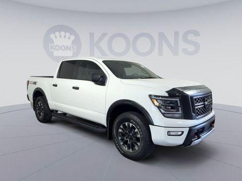 Used 2022 Nissan Titan PRO-4X w/ Off Road Protection Package AWD/4WD image 10