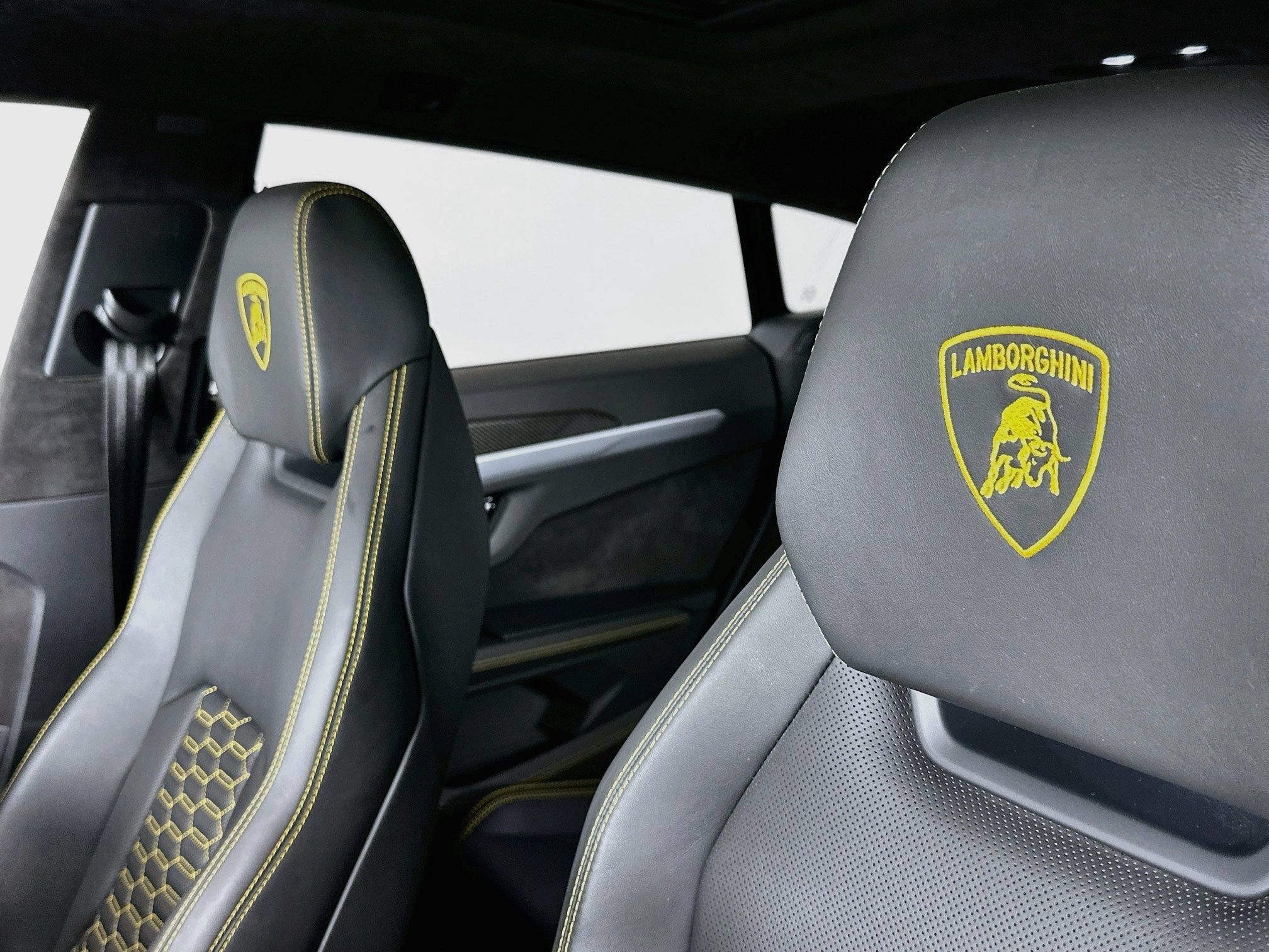 Used 2019 Lamborghini Urus AWD/4WD image 33