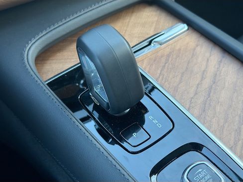 Used 2024 Volvo XC90 B6 Plus AWD/4WD image 29