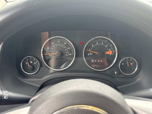 Used 2016 Jeep Compass Latitude FWD image 34