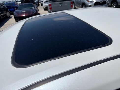 Used 2016 Toyota Camry SE w/ Moonroof Package FWD image 4