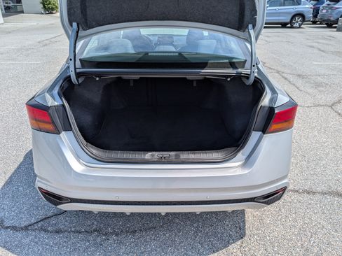 Used 2024 Nissan Altima 2.5 SV FWD image 13