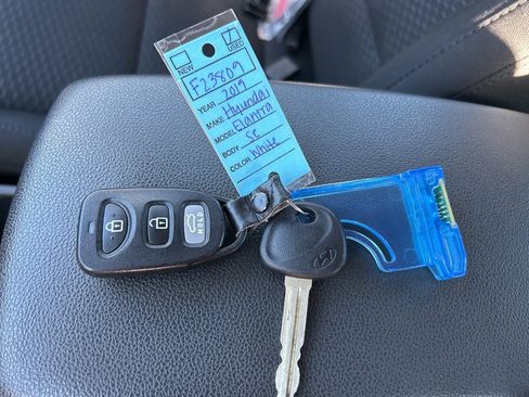 Used 2019 Hyundai Elantra SE w/ Cargo Package image 12