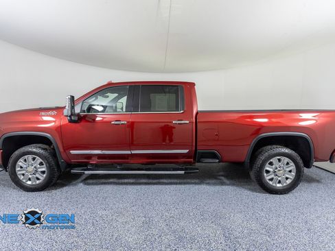 Used 2025 Chevrolet Silverado 2500 High Country w/ Technology Package AWD/4WD image 4