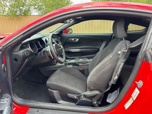 Used 2015 Ford Mustang Coupe RWD image 11