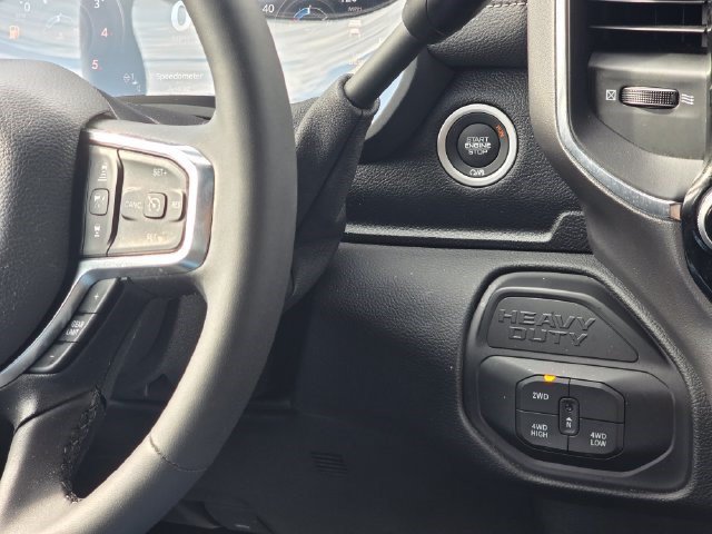 Used 2025 RAM 2500 Laramie AWD/4WD image 31