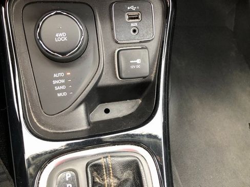 Used 2020 Jeep Compass Limited image 3