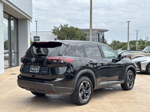 Used 2024 Nissan Rogue SV AWD/4WD image 3