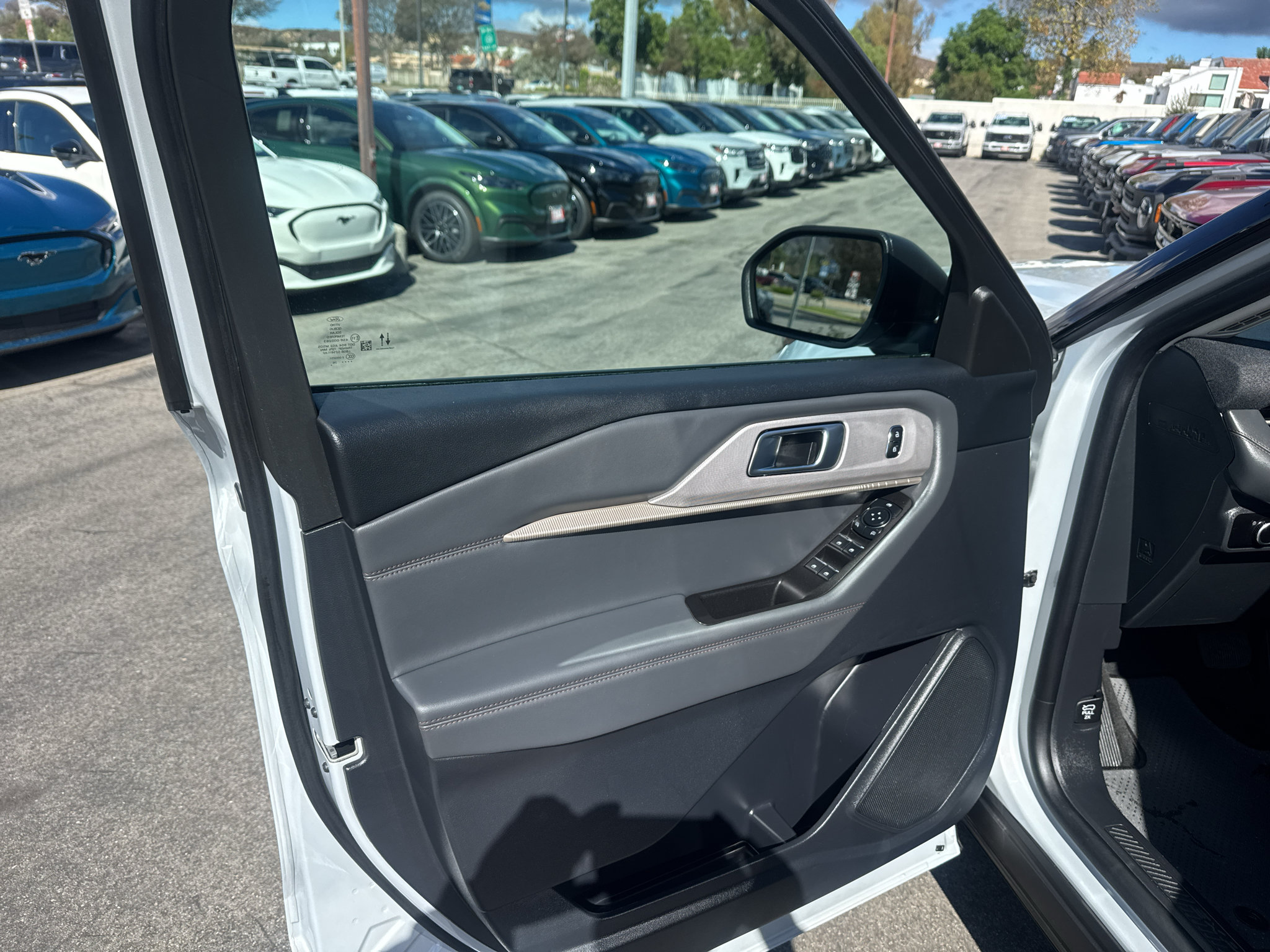 Used 2026 Ford Explorer Active RWD image 6