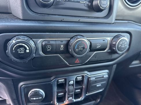 Used 2019 Jeep Wrangler Unlimited Sport S AWD/4WD image 18