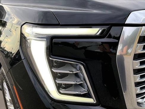 Used 2025 GMC Yukon Denali AWD/4WD image 32