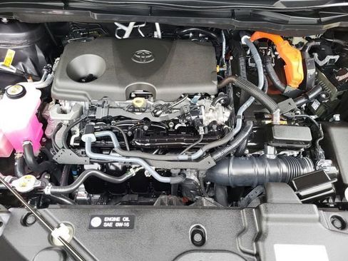 Used 2025 Toyota Sienna Limited image 11