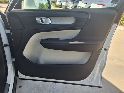 Certified 2023 Volvo XC40 B5 Plus w/ Climate Package AWD/4WD image 21