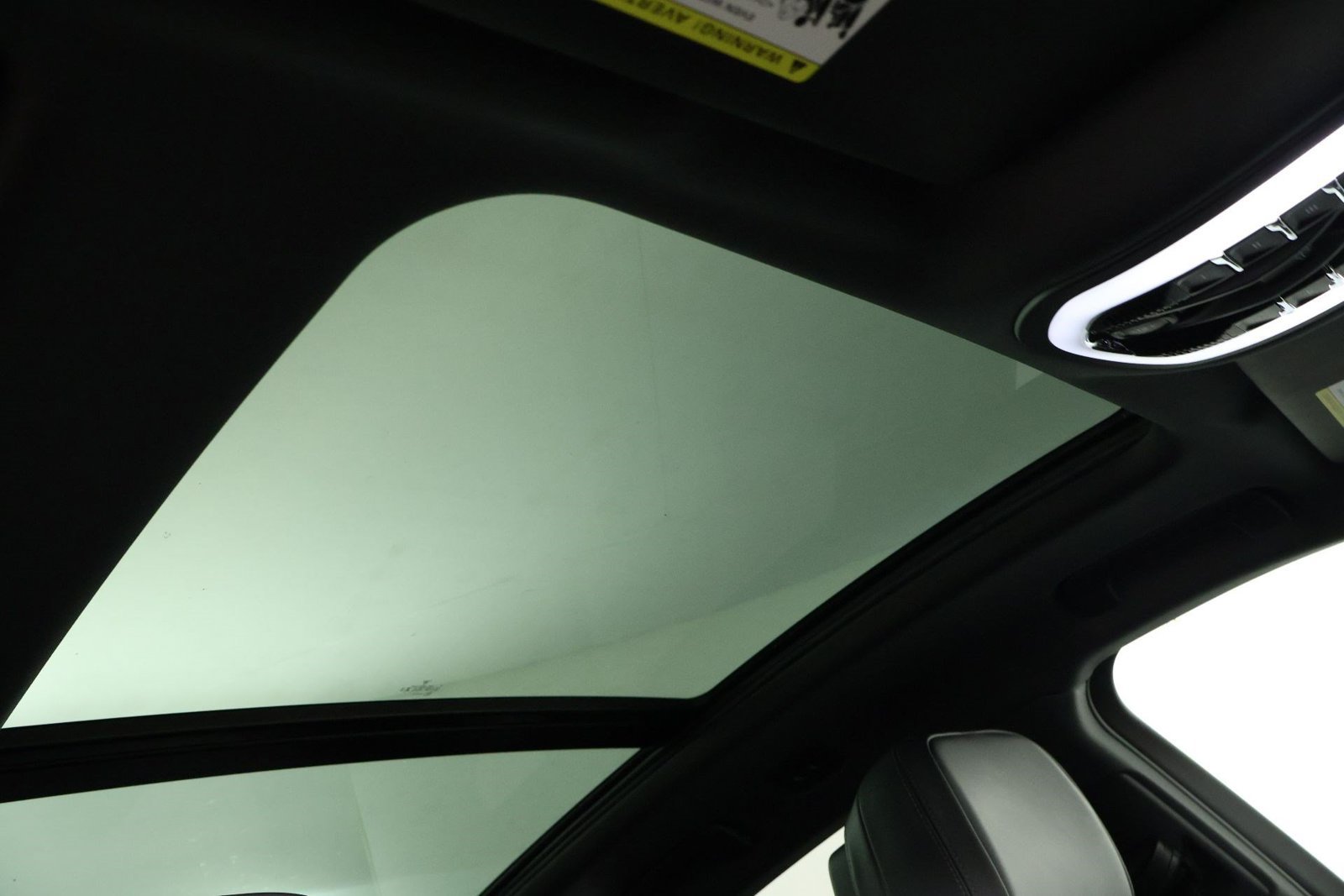 Certified 2023 Porsche Macan AWD/4WD image 25