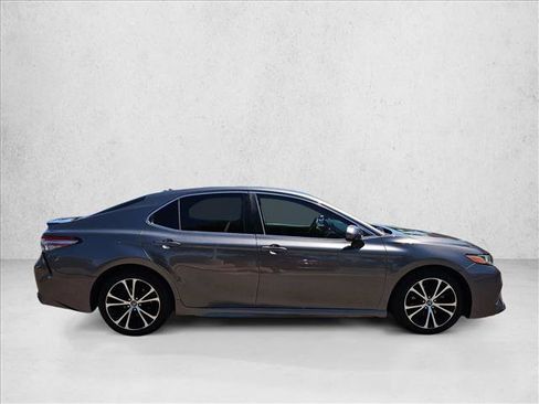 Used 2019 Toyota Camry SE w/ Carpet Mat Package FWD image 4