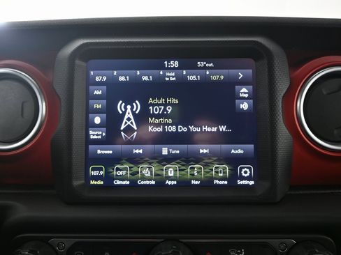 Used 2020 Jeep Gladiator Rubicon image 25