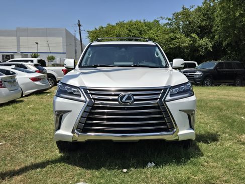 Used 2017 Lexus LX 570 4WD image 2