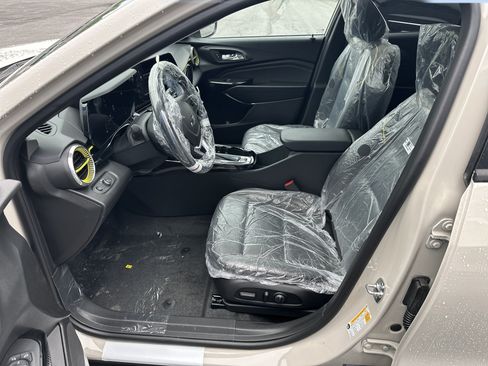 New 2026 Chevrolet Trax ACTIV w/ Sunroof Package FWD image 9