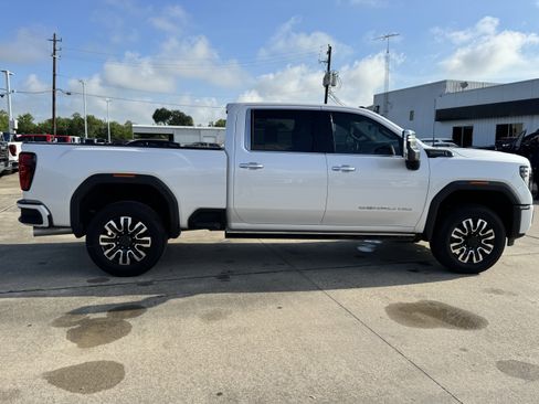 Used 2024 GMC Sierra 2500 Denali Ultimate AWD/4WD image 7
