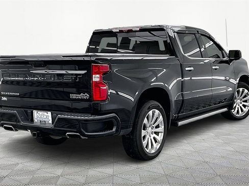 Used 2022 Chevrolet Silverado 1500 High Country w/ Technology Package image 2