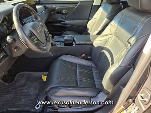 Certified 2022 Lexus ES 300h w/ Accessory Package FWD image 11