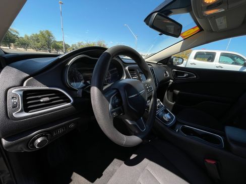 Used 2016 Chrysler 200 Limited image 15