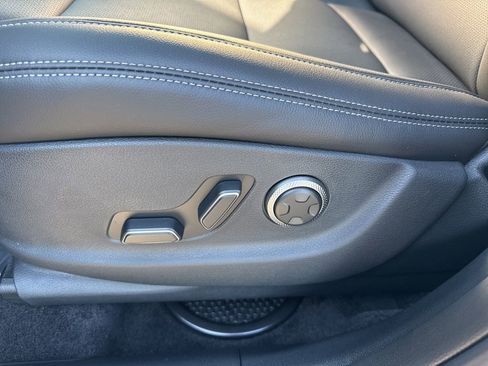 Used 2025 Genesis GV70 2.5T Select w/ Select Package image 21