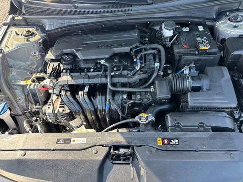 Used 2024 Hyundai Elantra SEL FWD image 12