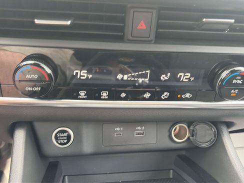 Used 2023 Nissan Rogue SV AWD/4WD image 17