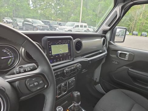 Used 2023 Jeep Wrangler Unlimited w/ Sun & Screen Package AWD/4WD image 17