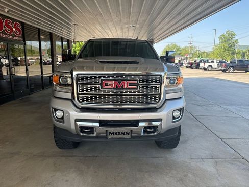 Used 2019 GMC Sierra 2500 Denali w/ Duramax Plus Package AWD/4WD image 2