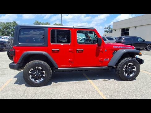 Used 2025 Jeep Wrangler Unlimited Rubicon 4xe w/ Convenience Group AWD/4WD image 9