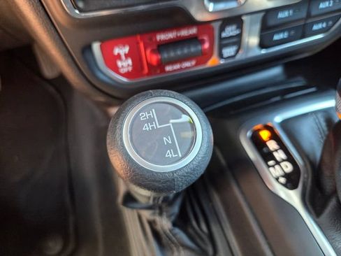 Used 2024 Jeep Wrangler Rubicon AWD/4WD image 26