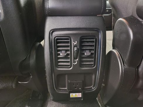 Used 2021 Jeep Grand Cherokee Laredo w/ Security & Convenience Group AWD/4WD image 22