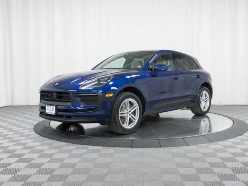 Certified 2022 Porsche Macan image 1