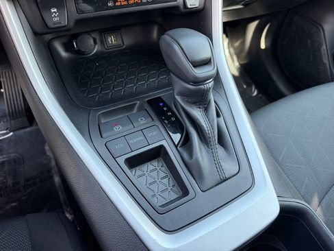 Used 2025 Toyota RAV4 XLE FWD image 25