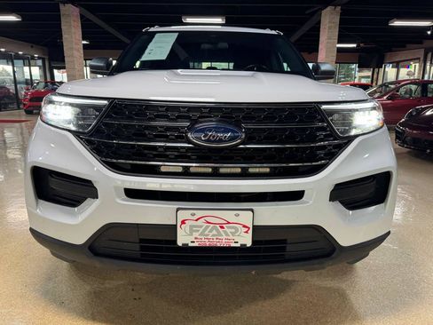 Used 2020 Ford Explorer XLT AWD/4WD image 2