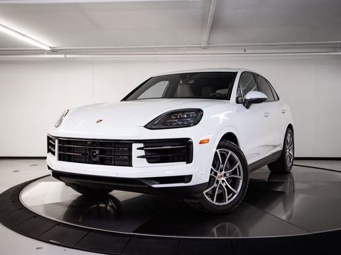 Certified 2025 Porsche Cayenne AWD/4WD image 1